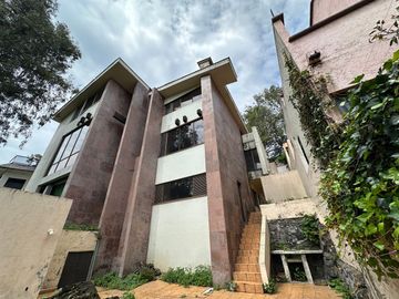 Casa como terreno en Bosques de las Lomas