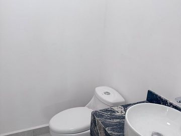 LOCAL COMERCIAL EN RENTA EN EL CENTRO DE MONTERREY N.L.