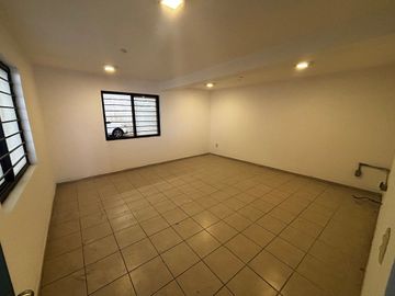 Bodega en renta San Juan de Ocotan 900 mts