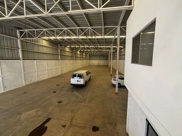 Bodega en renta San Juan de Ocotan 900 mts