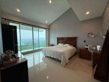 CASA EN CUMBRES DEL CIMATARIO, QUERETARO