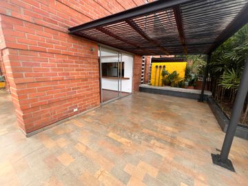 APARTAMENTO EN ARRIENDO UBICADO EN EL POBLADO SECTOR EL TESORO