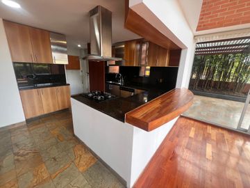 APARTAMENTO EN ARRIENDO UBICADO EN EL POBLADO SECTOR EL TESORO