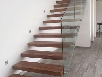 CASA EN VENTA. ARCO DE PIEDRA, JURICA PINAR QUERETARO