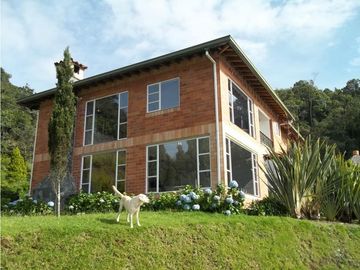 Casa para arriendo en la Loma del Escobero Envigado