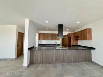 Casa con Sótano de 50 m² y Roof Garden en Valle Tinto RAH6