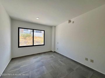 Casa con Sótano de 50 m² y Roof Garden en Valle Tinto RAH6