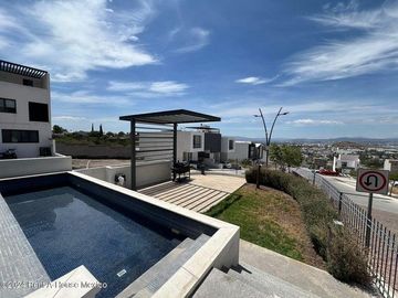 Casa con Sótano de 50 m² y Roof Garden en Valle Tinto RAH6