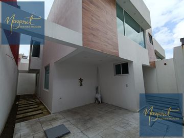 Casa en venta con 3 recamaras, 3 baños completos y roof garden en Acuitlapilco, Tlaxcala.