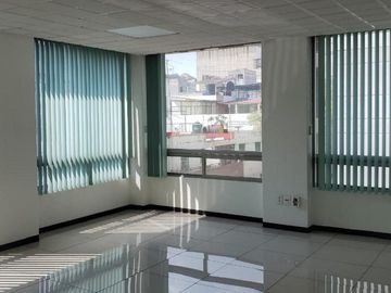 Edificio Comercial en renta en el Centro de la CDMX de 4 niveles con 442 m2 por planta y elevador