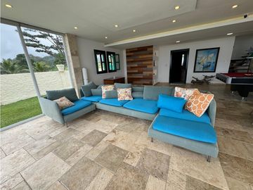 Venta de Casa de Playa Dúplex con Piscina | San Marino, Colón