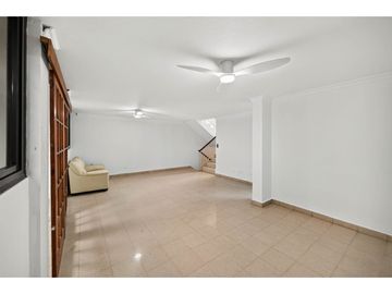 Dúplex Totalmente Renovado en Altos de Miraflores