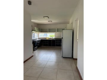 CAUSANA CASA EN UNA PLANTA C/3 DORMITORIOS EN ALQUILER PERMANENTE