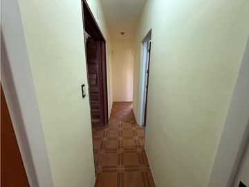 Casa con 3 dormitorios, cochera, jardin y quincho en venta
