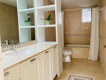 Casa en Venta con Jardin en  Bosques de las Lomas, conjunto