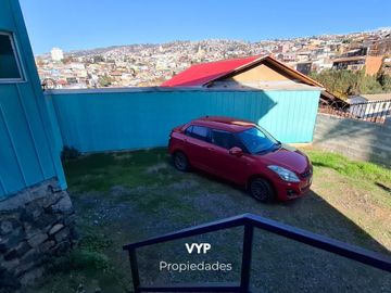 ENORME CASA VALPARAISO 2 PISOS SOLEADA