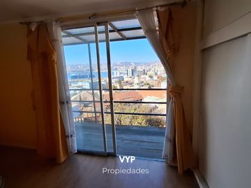 ENORME CASA VALPARAISO 2 PISOS SOLEADA