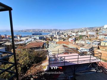 ENORME CASA VALPARAISO 2 PISOS SOLEADA