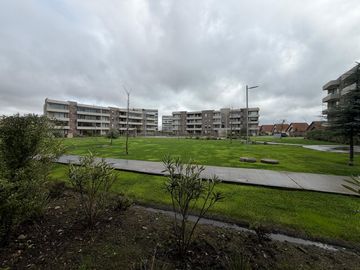 EN VENTA MODERNO DEPARTAMENTO EN EDIFICIO PEÑON ORIENTE