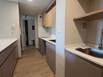 EN VENTA MODERNO DEPARTAMENTO EN EDIFICIO PEÑON ORIENTE