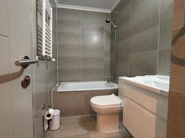EN VENTA MODERNO DEPARTAMENTO EN EDIFICIO PEÑON ORIENTE