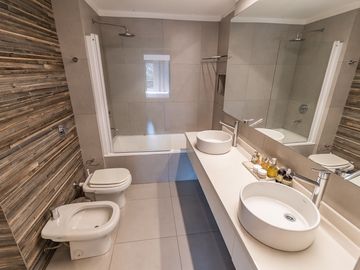 DEPARTAMENTO 3 AMBIENTES VENTA LAS CAÑITAS COCHERA