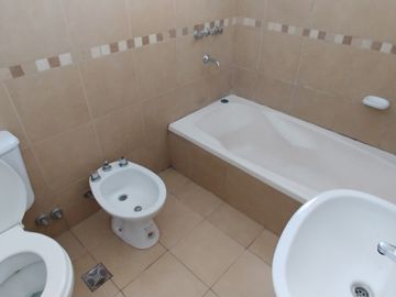 Departamento Tipo Casa en alquiler en Lanus Este