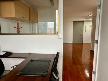 ESTUPENDA OFICINA EN ARRIENDO DE 45 M CON ESTACIONAMIENTO
