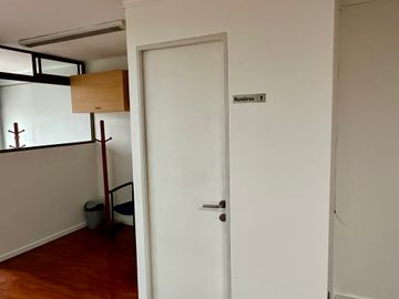 ESTUPENDA OFICINA EN ARRIENDO DE 45 M CON ESTACIONAMIENTO