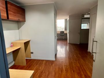 ARRIENDO OFICINA 2HAB 2BA LAS CONDES