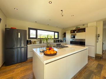 VENTA CASA EN BARRIO GOLF – TANDIL