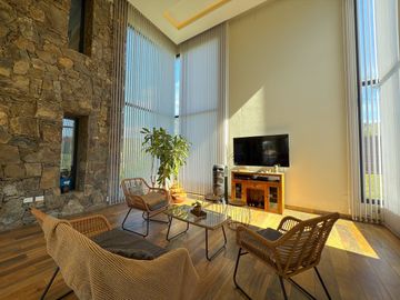 VENTA CASA EN BARRIO GOLF – TANDIL