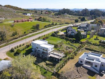 VENTA CASA EN BARRIO GOLF – TANDIL