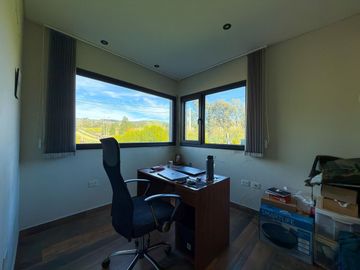 VENTA CASA EN BARRIO GOLF – TANDIL
