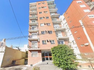 VENTA DE 1 COCHERA CUBIERTA EN LOMAS DE ZAMORA