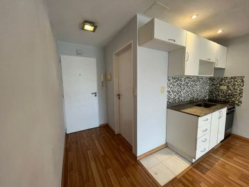ALQUILER MONOAMBIENTE CON BALCON SAN CRISTOBAL