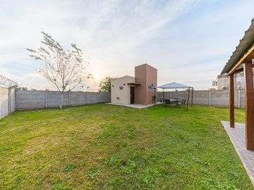 CASA EN VENTA 2 DORMITORIOS COCHERA TDS 3 SECTOR A