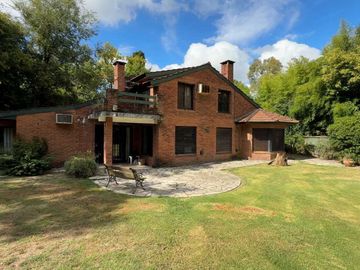 Venta CASA excelente ubicación 3/4 Dorm gran Lote