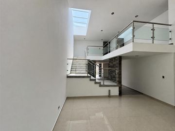 CASA $6.3M LOMAS CLÚSTER 10-10-10 | 430m² | 4 Autos | Doble Altura | Jacuzzi