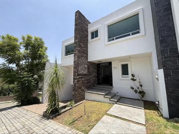 CASA $6.3M LOMAS CLÚSTER 10-10-10 | 430m² | 4 Autos | Doble Altura | Jacuzzi