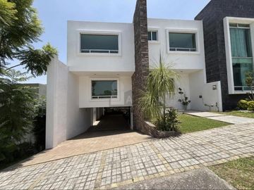 CASA $6.3M LOMAS CLÚSTER 10-10-10 | 430m² | 4 Autos | Doble Altura | Jacuzzi