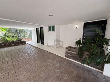 CASA $6.3M LOMAS CLÚSTER 10-10-10 | 430m² | 4 Autos | Doble Altura | Jacuzzi
