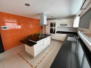 CASA $6.3M LOMAS CLÚSTER 10-10-10 | 430m² | 4 Autos | Doble Altura | Jacuzzi
