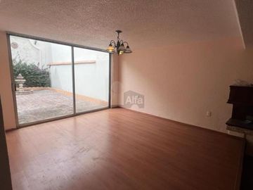 Casa en condominio en renta en San Carlos, Metepec, México