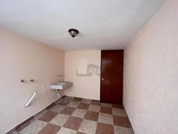 Casa en condominio en renta en San Carlos, Metepec, México