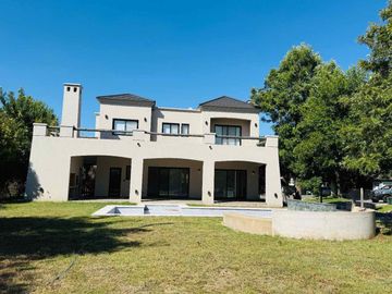 Casa VENTA pileta 6 ambientes B. Bermudas Pilar