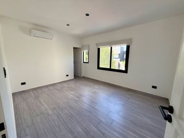 Casa VENTA pileta 6 ambientes B. Bermudas Pilar