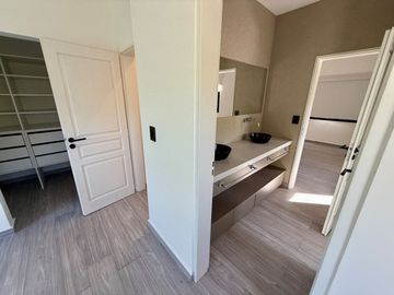 Casa VENTA pileta 6 ambientes B. Bermudas Pilar