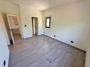 Casa VENTA pileta 6 ambientes B. Bermudas Pilar