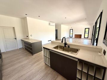 Casa VENTA pileta 6 ambientes B. Bermudas Pilar